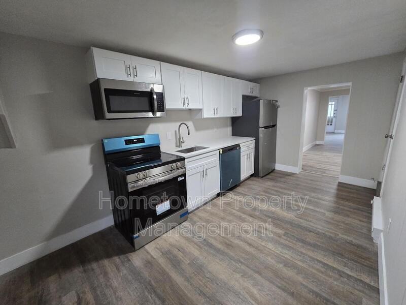 426 W Main St - Photo 3 of 5