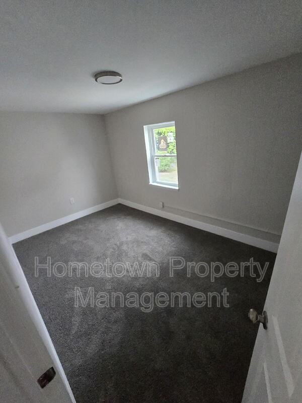 428 W Main St - Photo 3 of 6