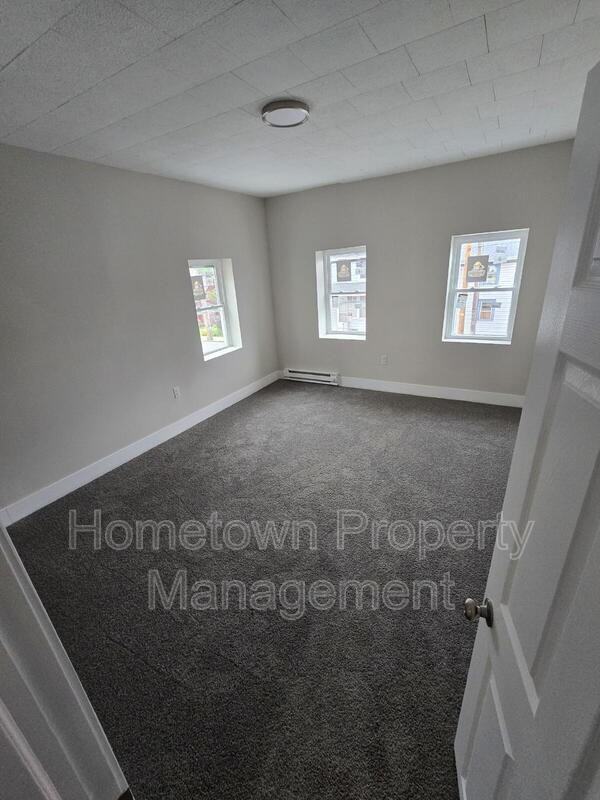 428 W Main St - Photo 4 of 6