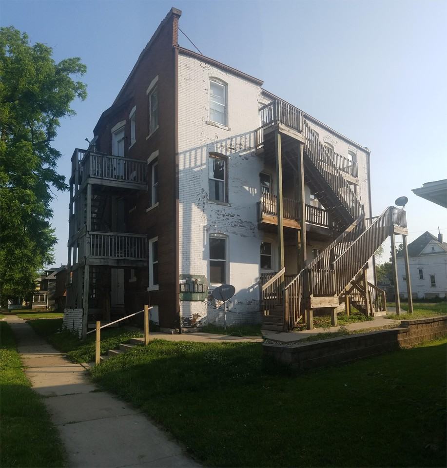 403 Locust Street - Photo 2 of 11