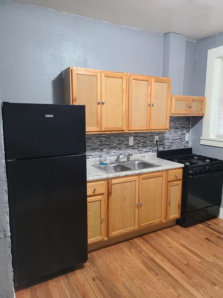 403 Locust Street - Photo 3 of 11