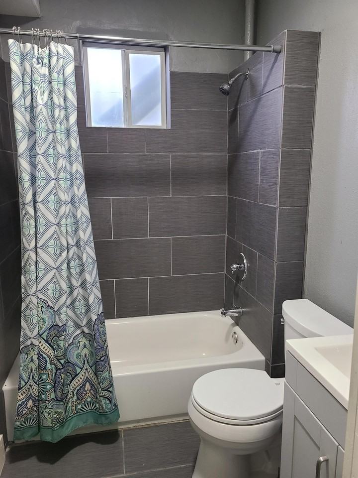 403 Locust Street - Photo 7 of 11