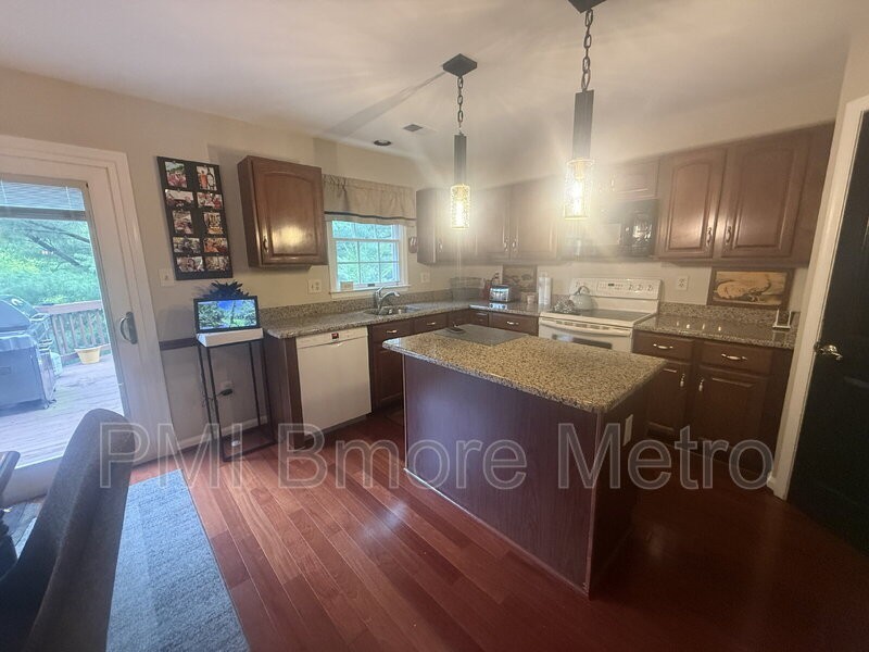 906 Hidden Moss Dr - Photo 2 of 19