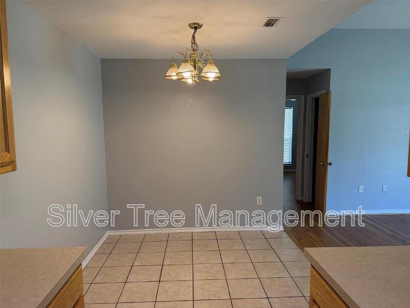 204 School House Rd - Photo 3 of 12