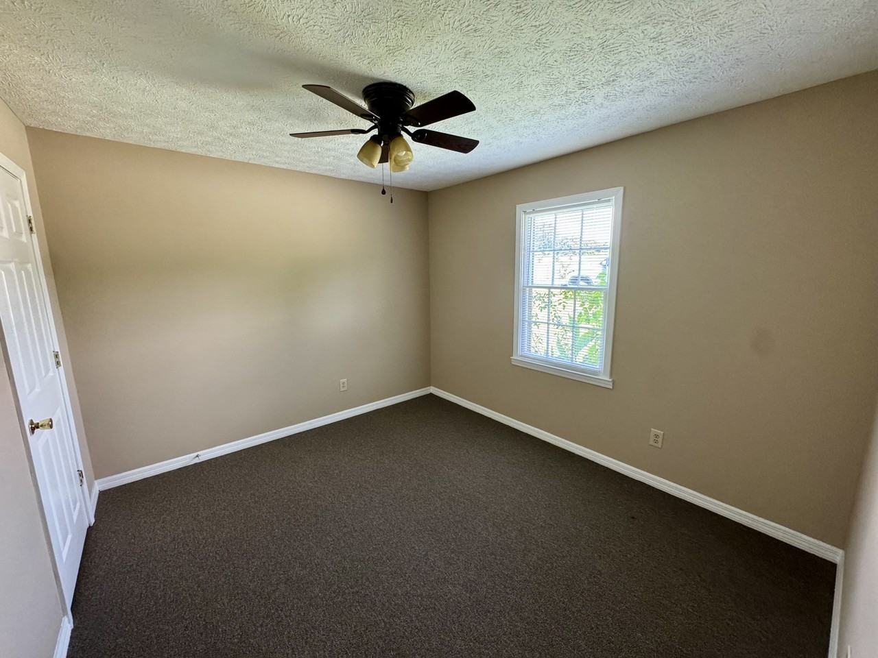 16467 Hampton Lane - Photo 3 of 9