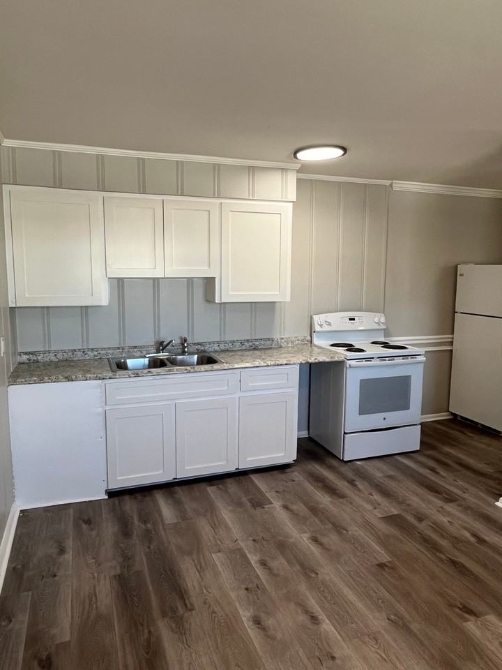 2220 Memorial Parkway Northwest - Photo 2 of 8