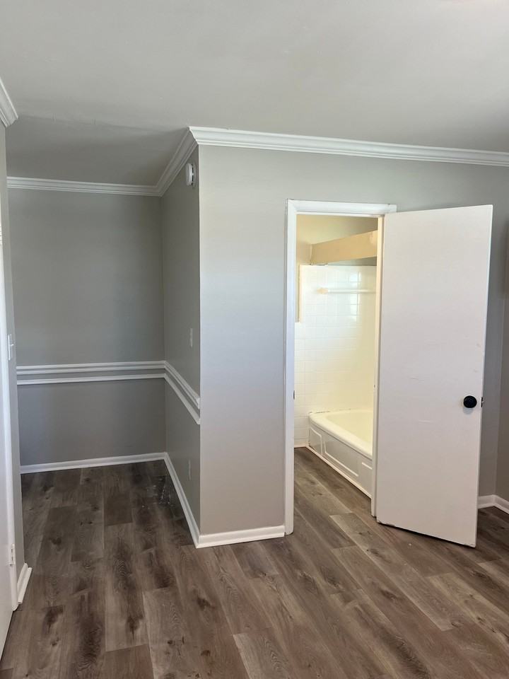 2220 Memorial Parkway Northwest - Photo 6 of 8