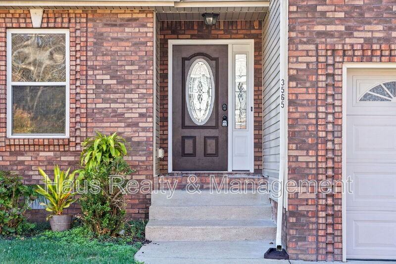 3565 Southwood Dr - Photo 3 of 30