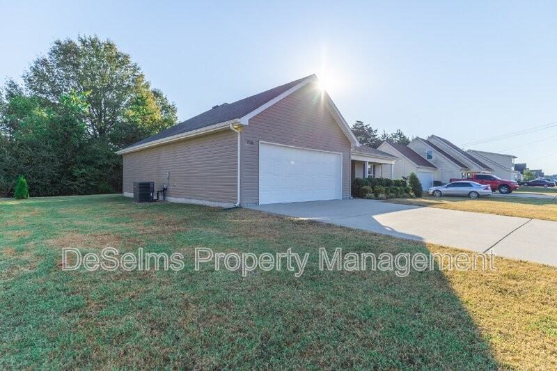 1536 Passage Dr - Photo 3 of 24