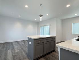 LB1491 - Photo 1 of 1