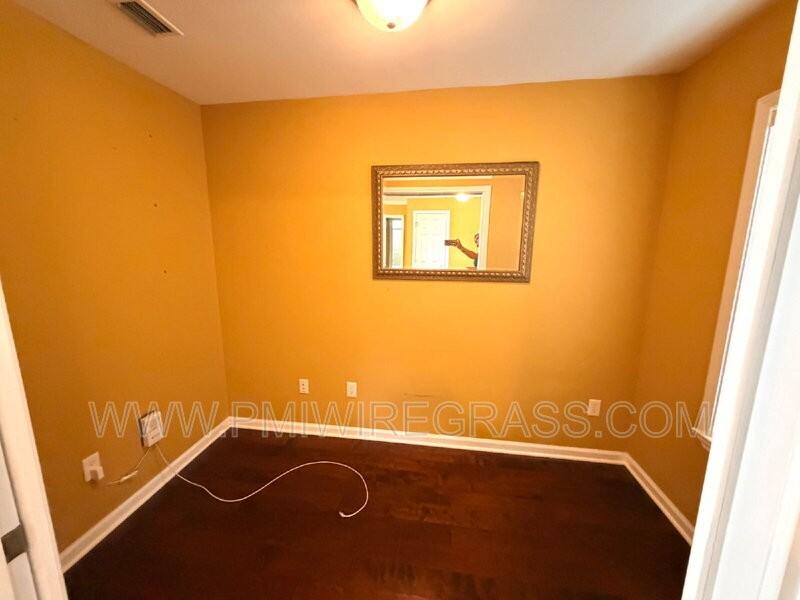 201 Windsor Garden Dr - Photo 5 of 27