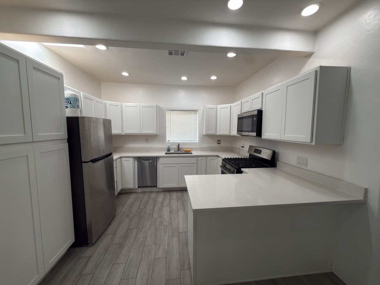 2321 East 6th Street - Photo 5 of 28