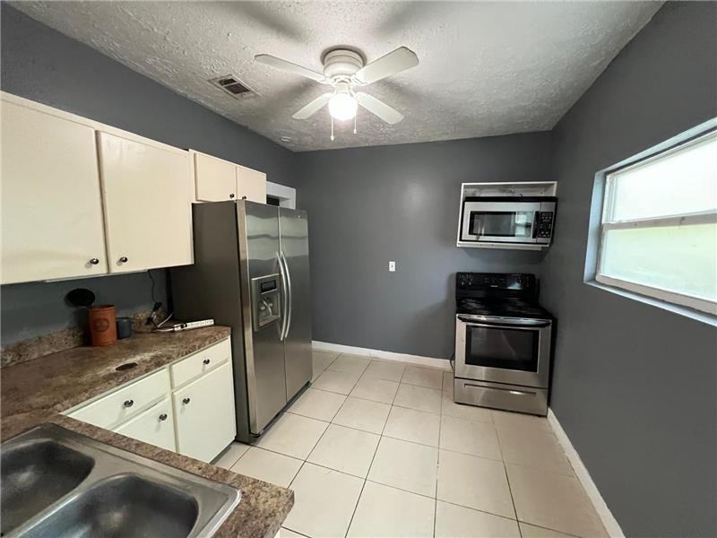 1708 E Nome St - Photo 4 of 20