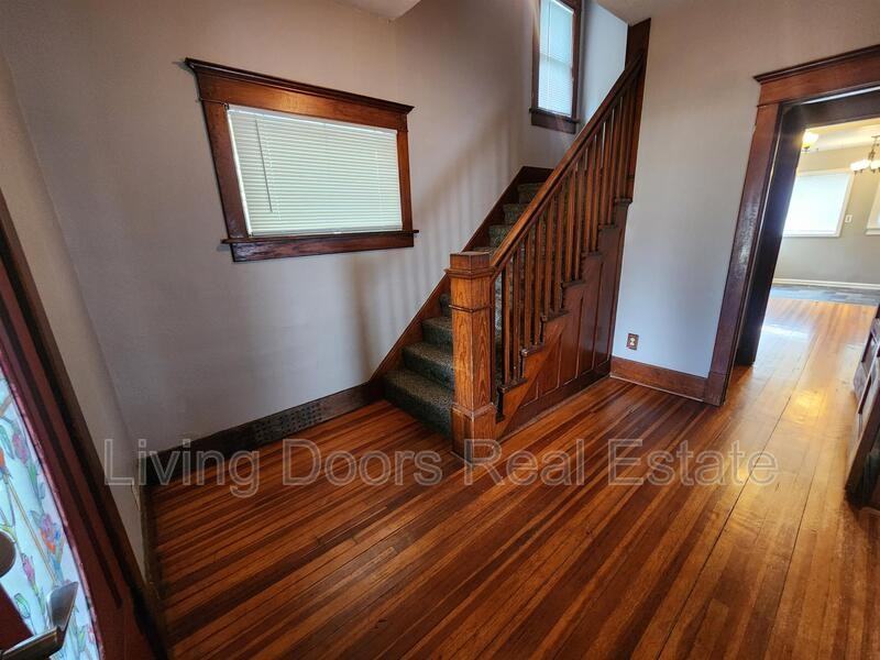 837 Peach St - Photo 3 of 19