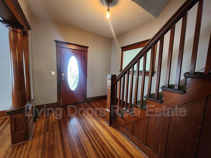 837 Peach St - Photo 4 of 19