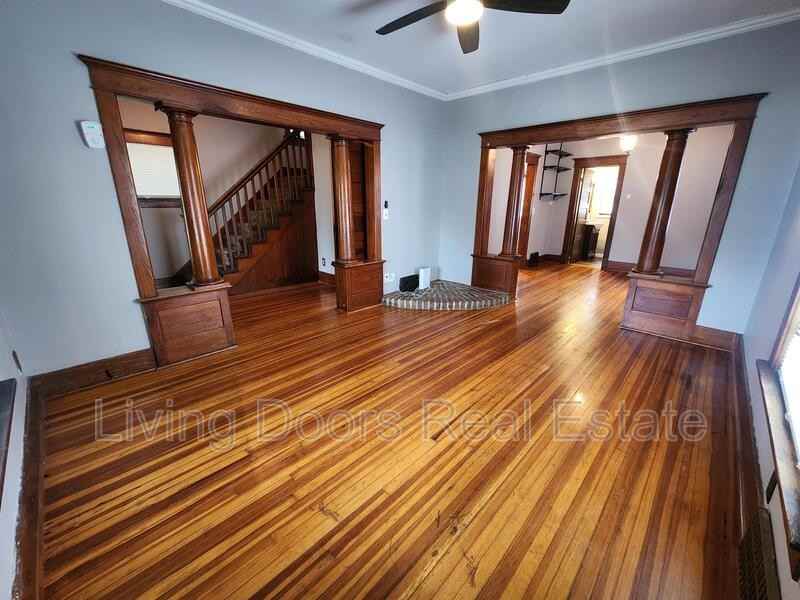 837 Peach St - Photo 5 of 19