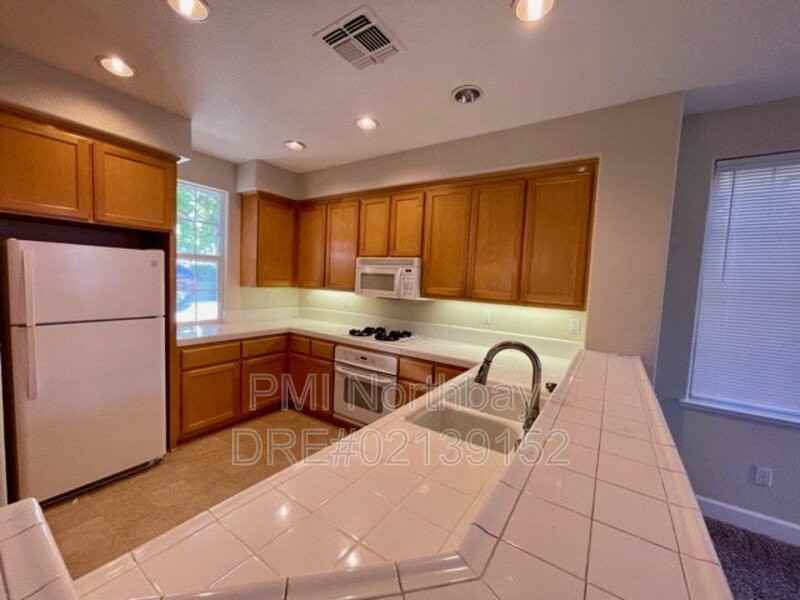 6347 Newhaven Ln - Photo 4 of 20