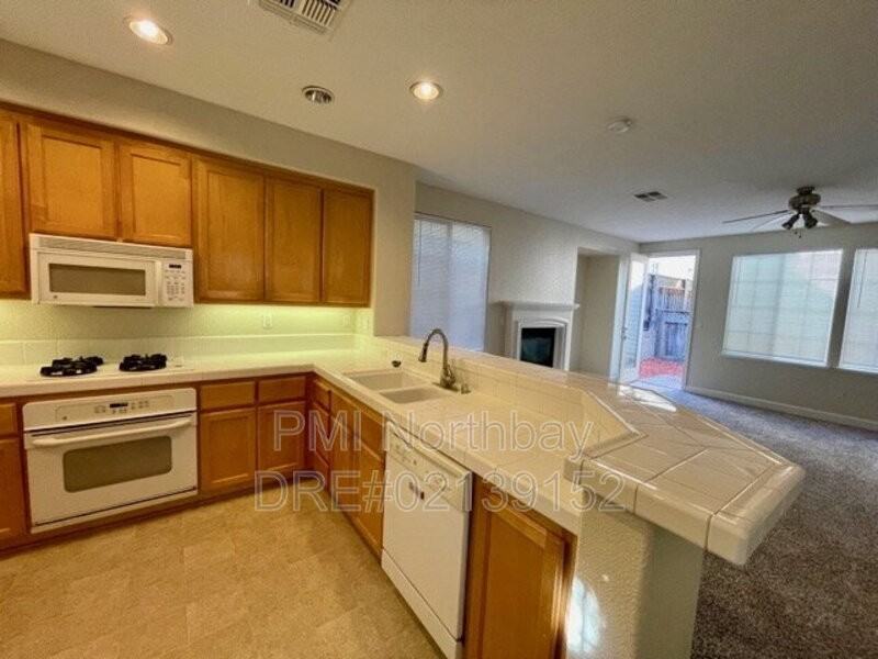 6347 Newhaven Ln - Photo 6 of 20