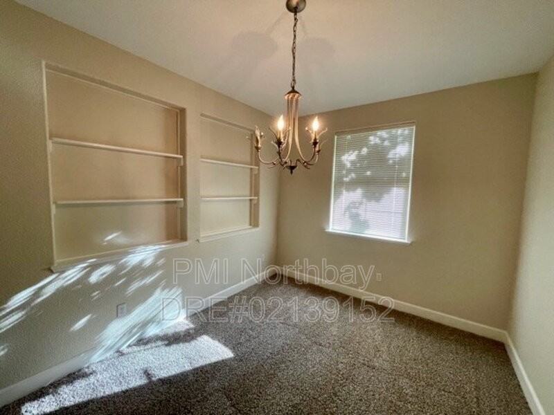 6347 Newhaven Ln - Photo 7 of 20