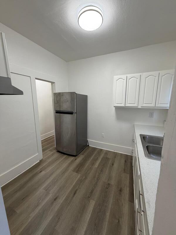 433 W 4th St #433 - Photo 6 of 28