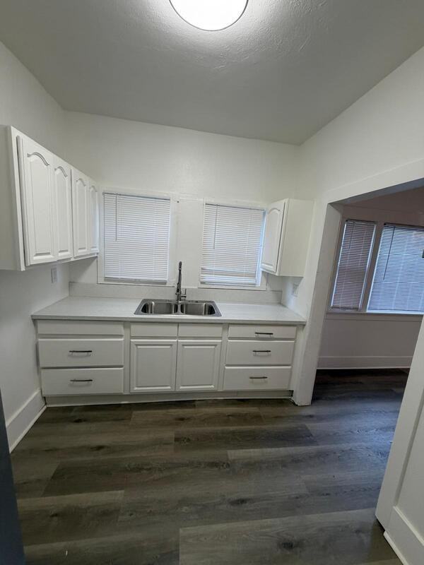 433 W 4th St #433 - Photo 7 of 28