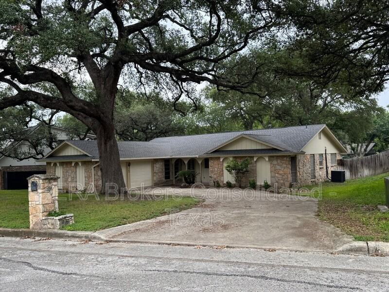 143 Forrest Trl - Photo 3 of 14