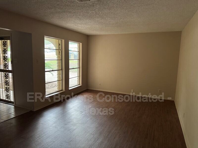 143 Forrest Trl - Photo 5 of 14
