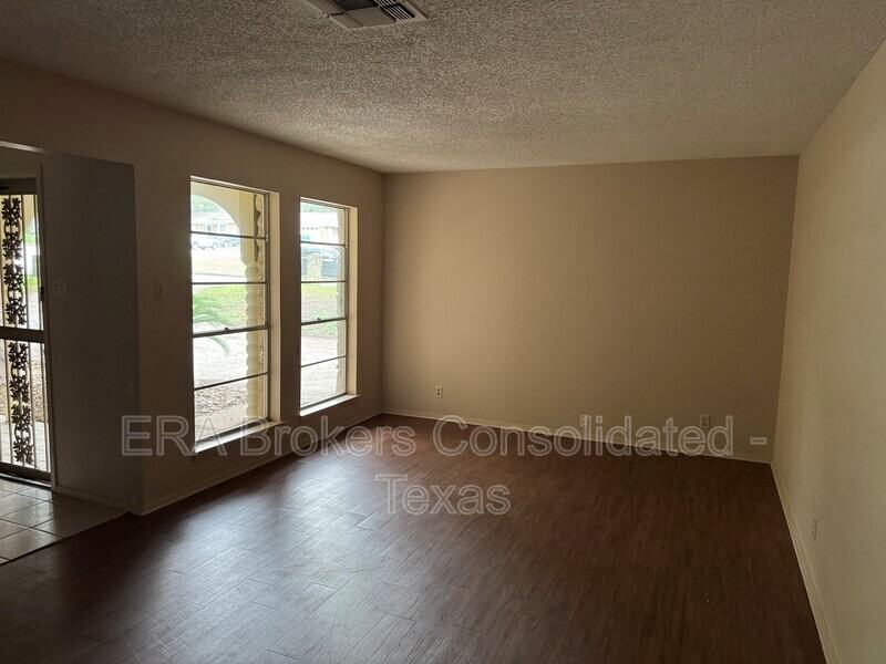 143 Forrest Trl - Photo 6 of 14