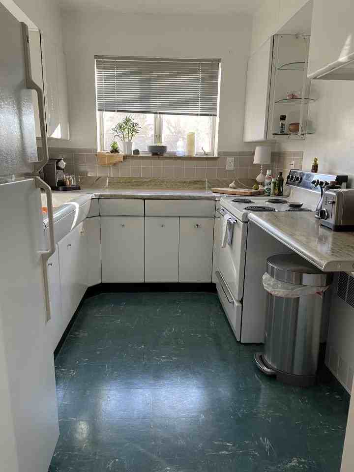 421 5th St W - Photo 7 of 10