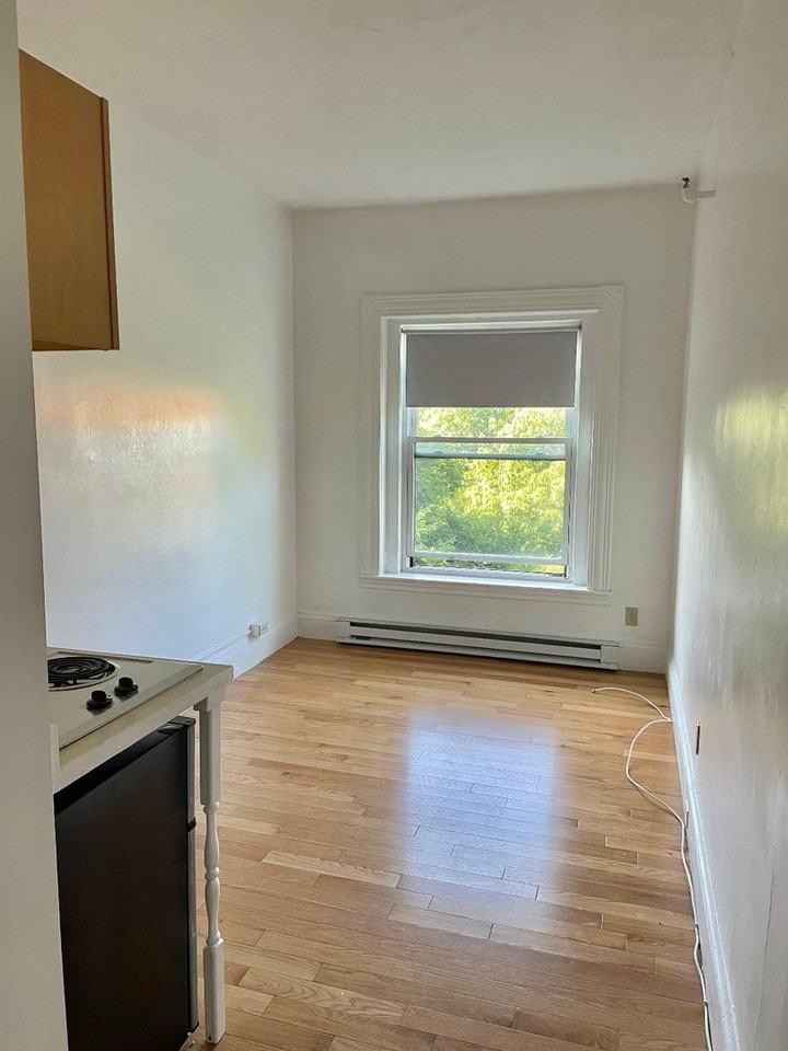 9-1077 Beacon St - Photo 4 of 5
