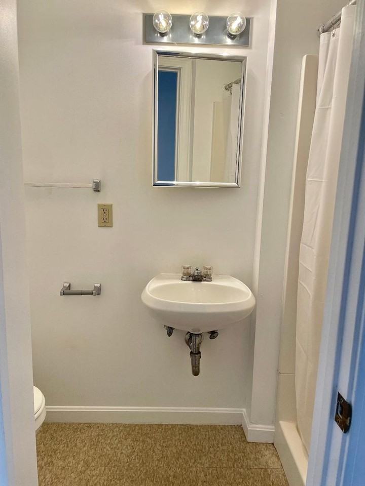 9-1077 Beacon St - Photo 5 of 5