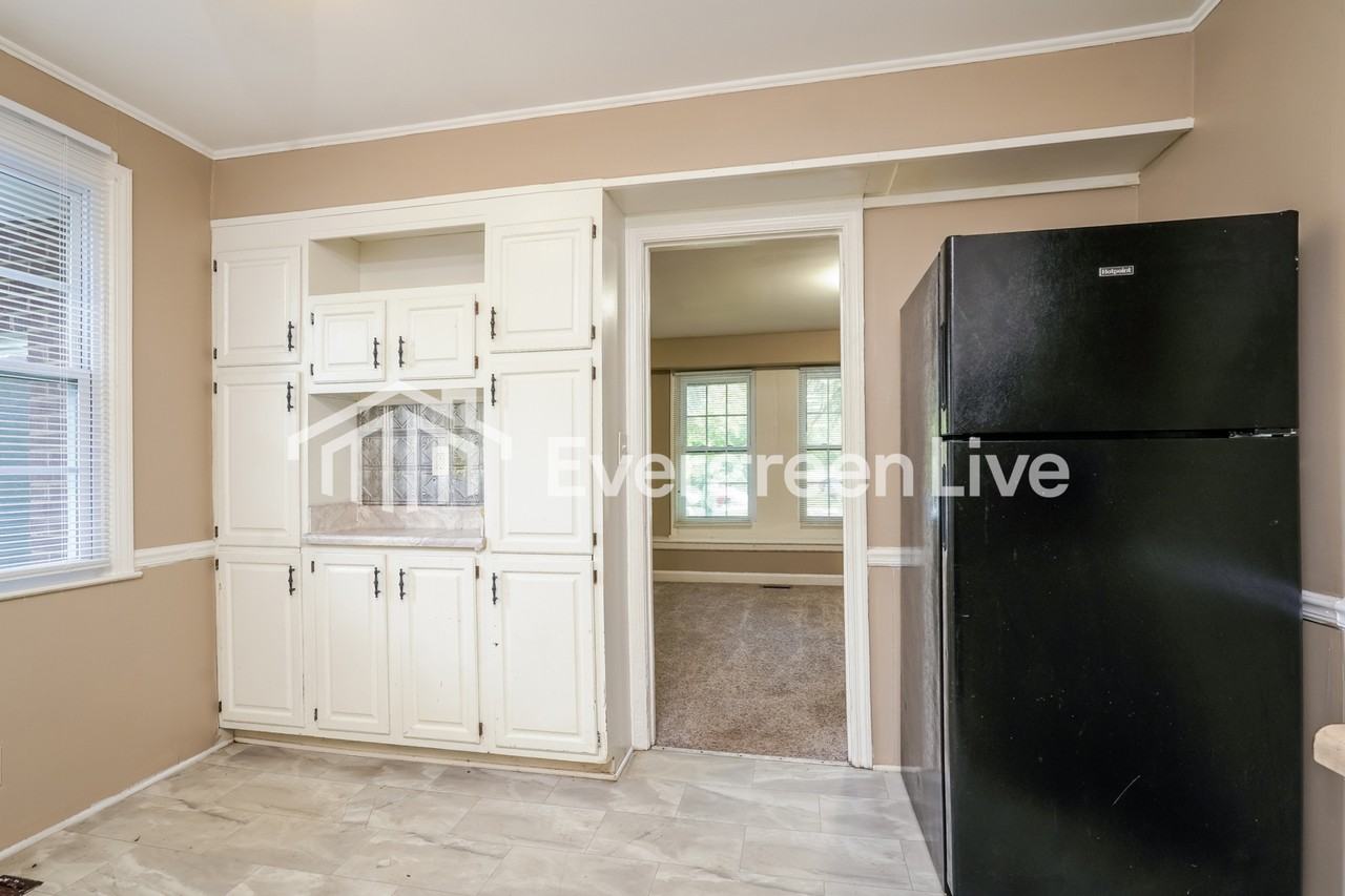 1016 Warren Ave - Photo 2 of 10