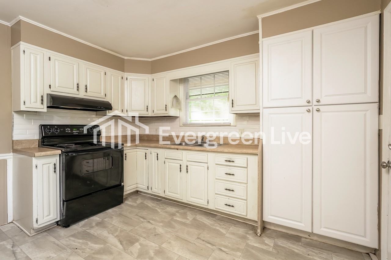 1016 Warren Ave - Photo 3 of 10