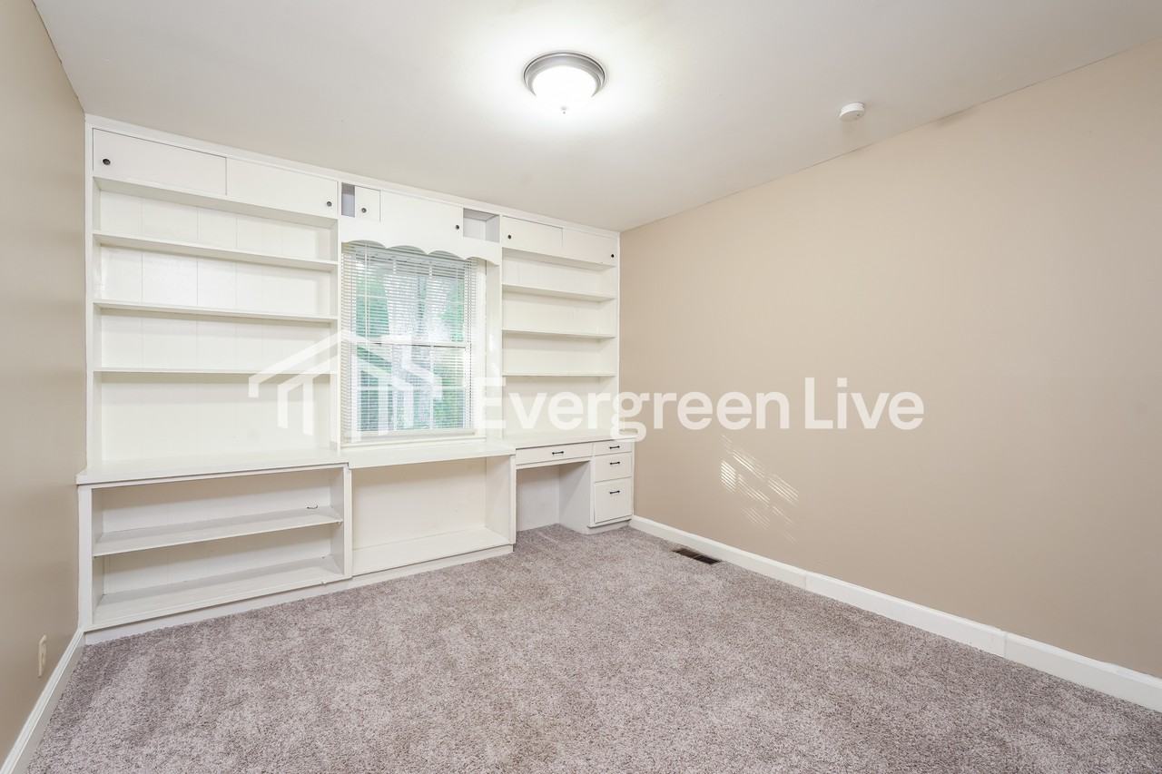 1016 Warren Ave - Photo 4 of 10