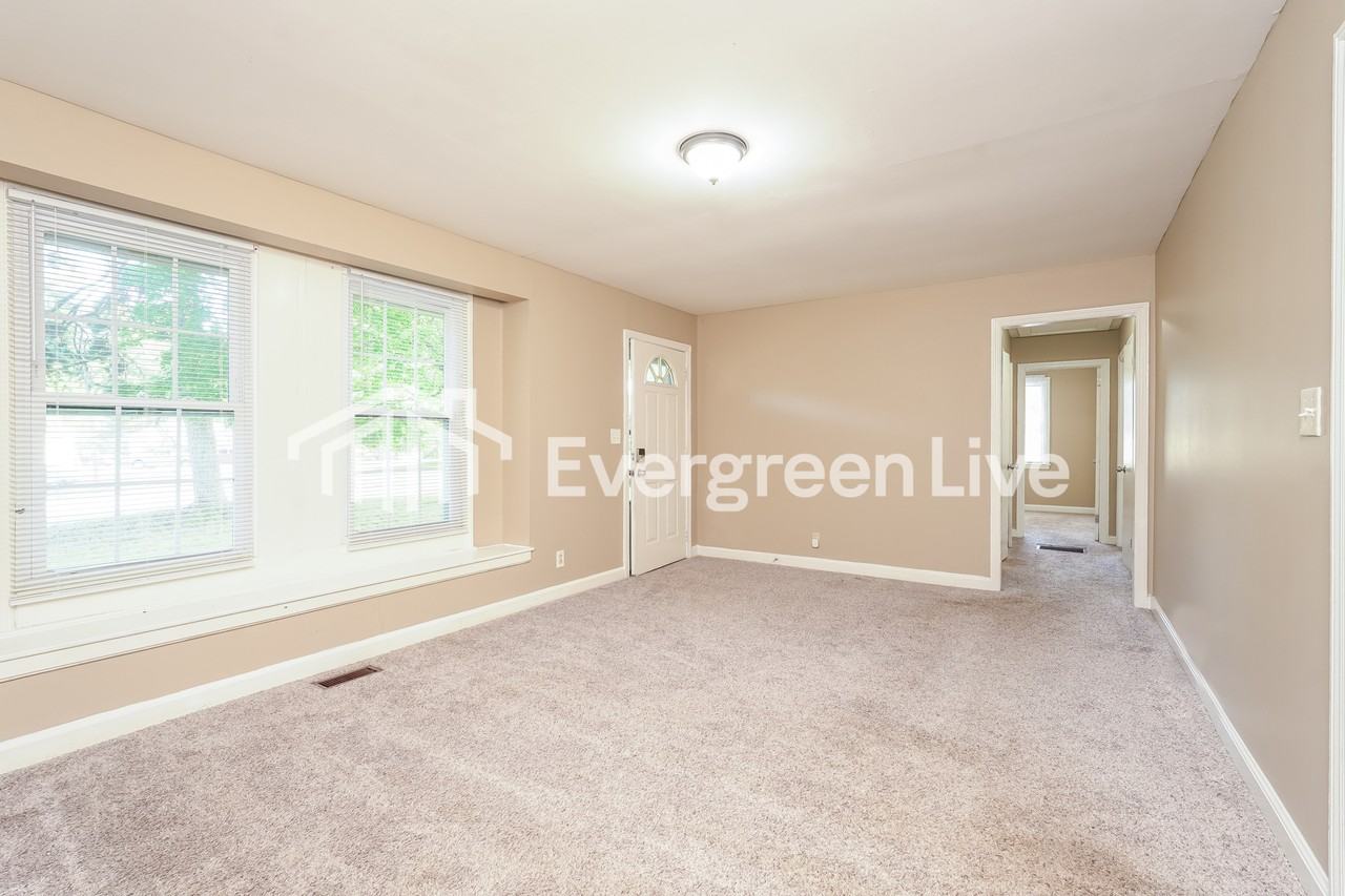 1016 Warren Ave - Photo 5 of 10