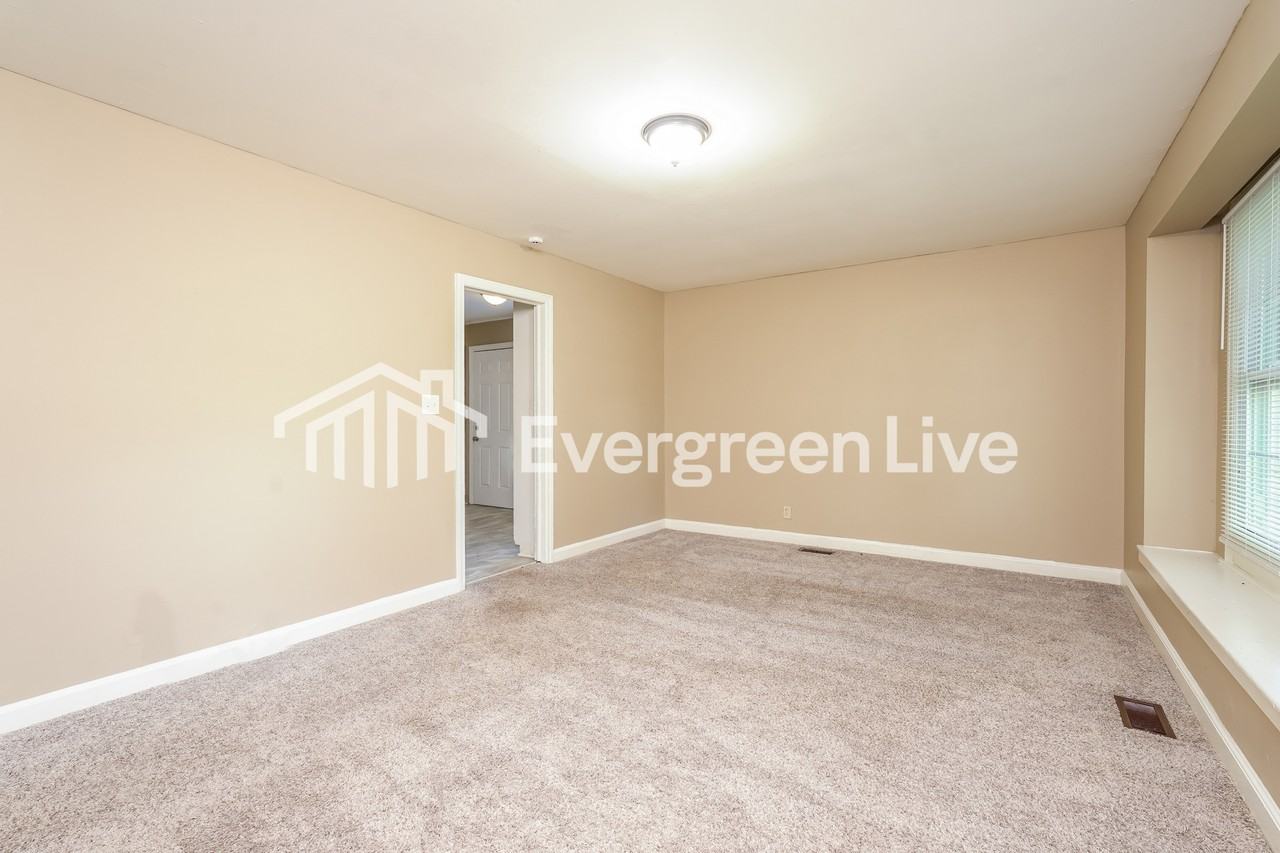 1016 Warren Ave - Photo 6 of 10