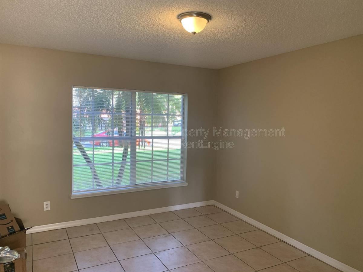 4417 Pembridge Ave - Photo 4 of 10