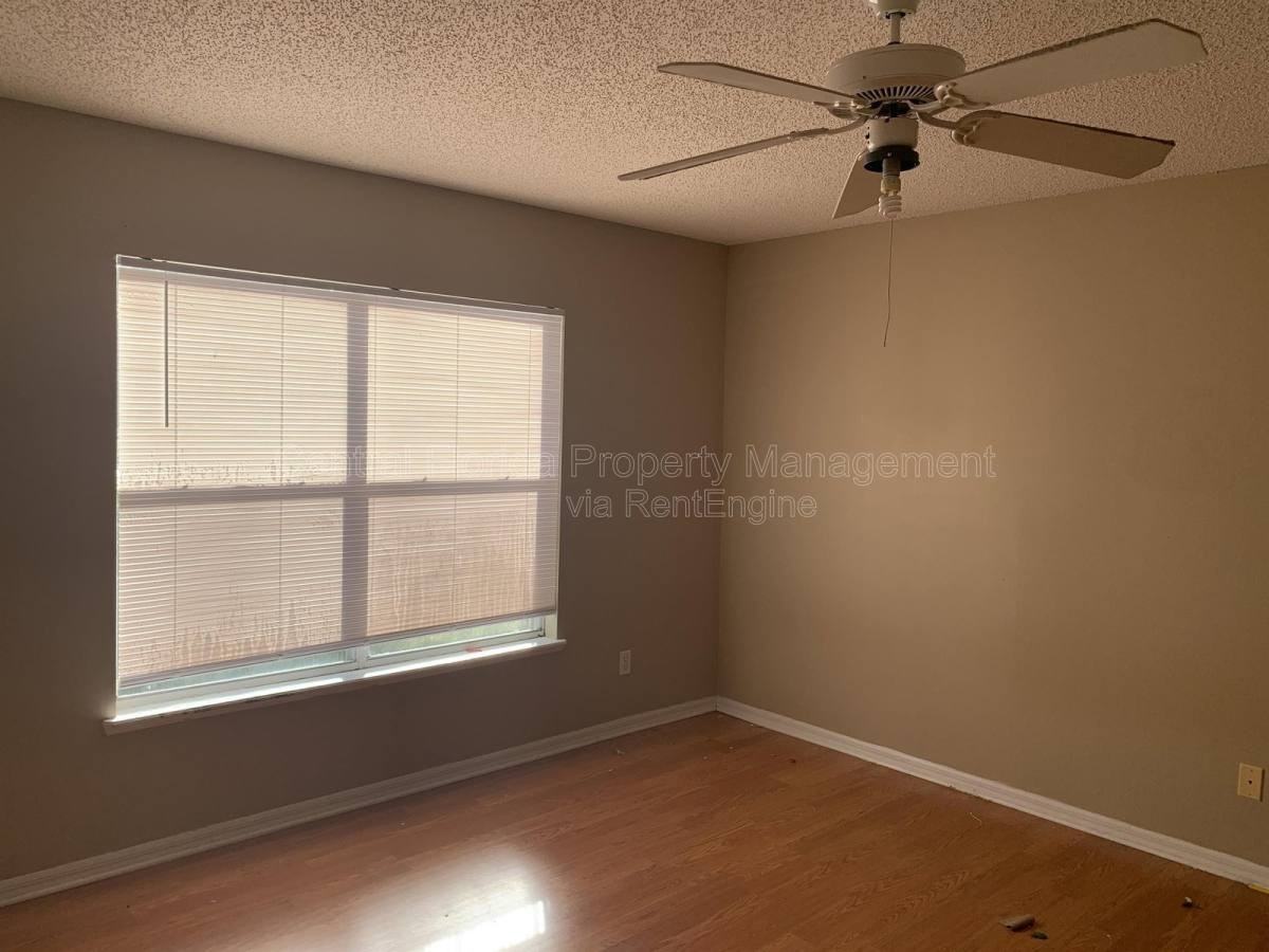 4417 Pembridge Ave - Photo 7 of 10