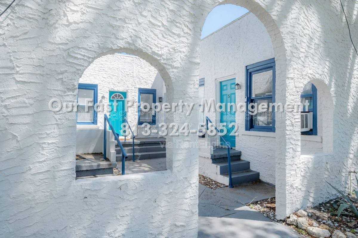 517 W Idlewild Ave #3 - Photo 3 of 10