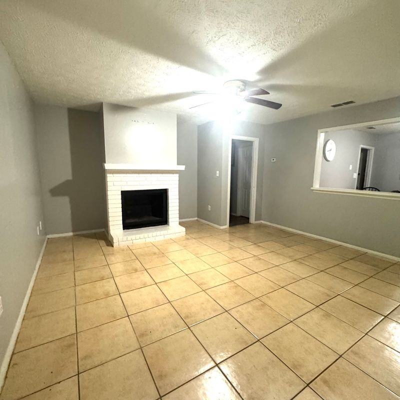 487 N Bluff Rd - Photo 2 of 7