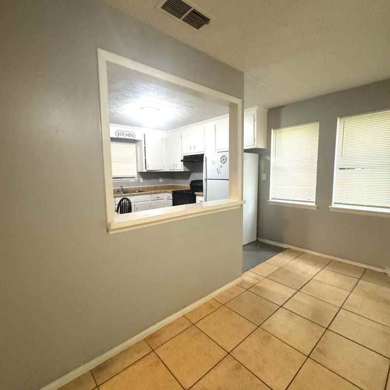 487 N Bluff Rd - Photo 3 of 7