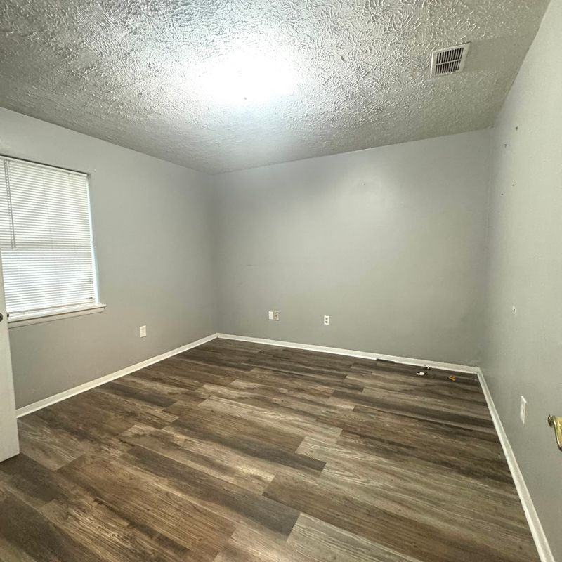 487 N Bluff Rd - Photo 5 of 7