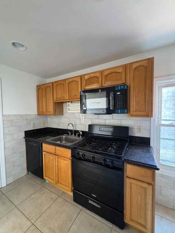 86 Pacific St ##2 - Photo 6 of 9