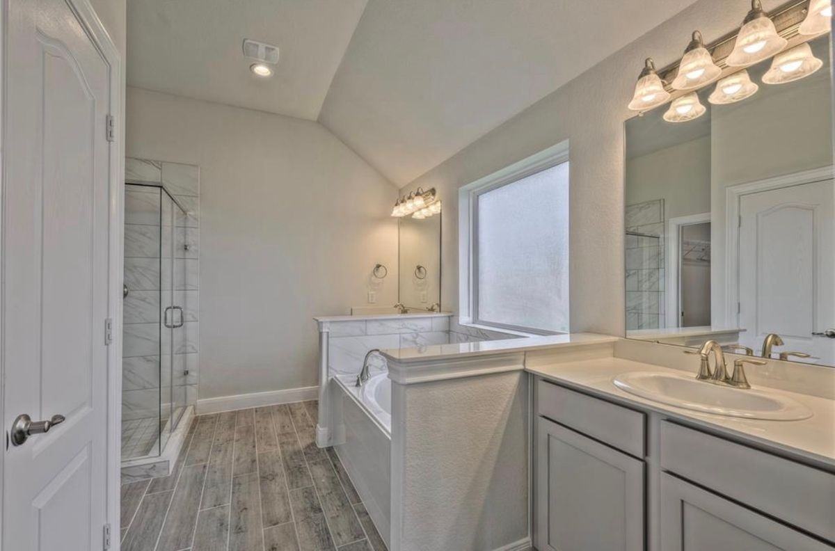 11727 Champions Forest Dr - Photo 2 of 9