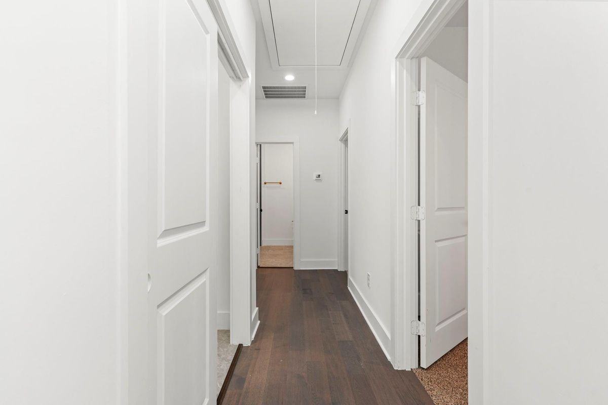 1513 Egypt St - Photo 2 of 31