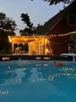 featured image of 212 N Resident St