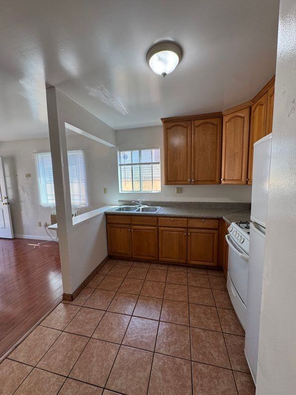 1466 Silver Lake Blvd - Photo 4 of 14