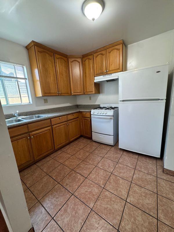 1466 Silver Lake Blvd - Photo 5 of 14