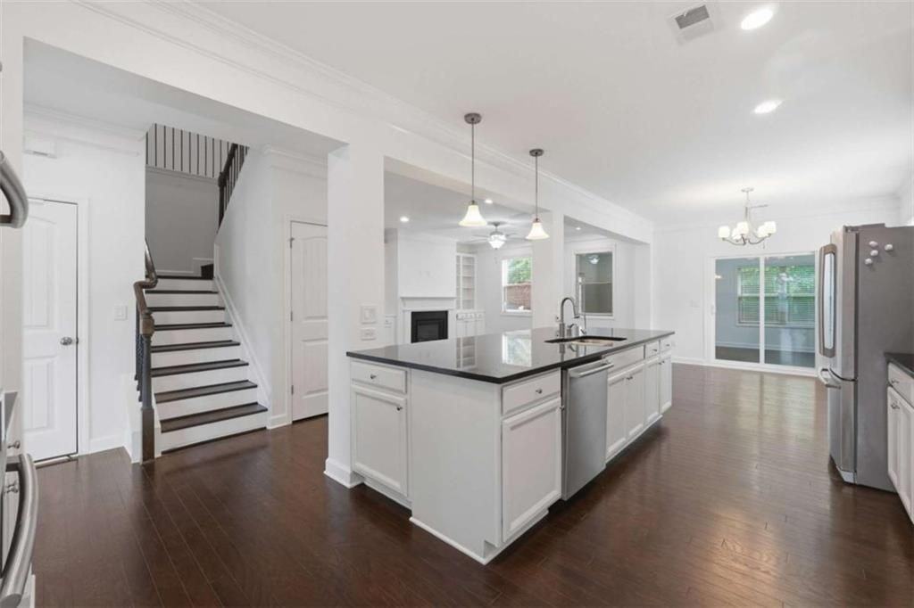 4865 Alexandria Ave - Photo 6 of 40