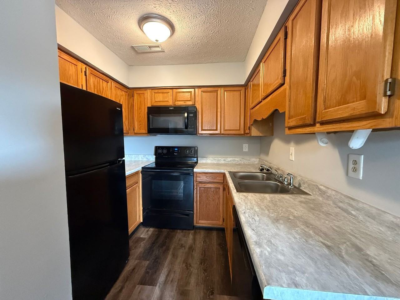 Westen Apartments - Photo 4 of 24